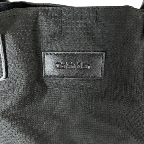 Calvin Klein Large Tote/Travel Bag 🎉3X Host Pick🎉 - Picture 2 of 9